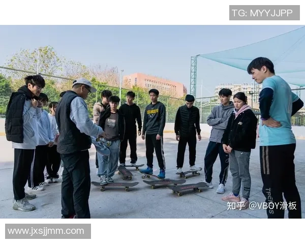 滑板战术解析：广州滑板队独特盯防体系的深度剖析与应用探讨